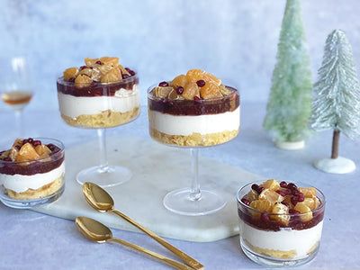 MINI VANILLA CHEESECAKE WITH CRANBERRIES AND CLEMENTINES