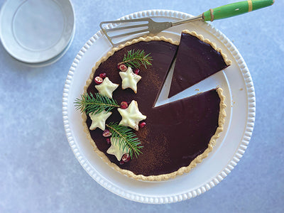 CHOCOLATE PIE WITH GINGERBREAD CRUST