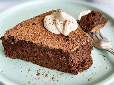 GÂTEAU LÉGER CHOCOLAT, DATTES ET PATATE DOUCE