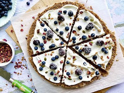 PIZZA CRUE MÜESLI, NOIX, YOGOURT ET PETITS FRUITS