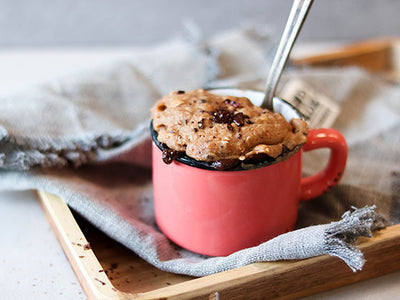 MUG CAKE AUX ARACHIDES ET CHOCOLAT