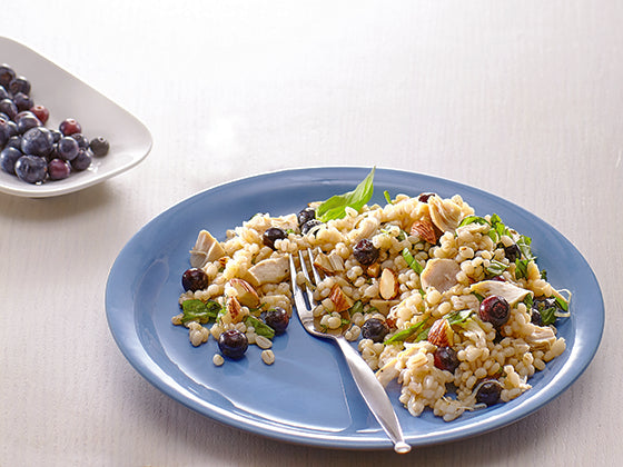 ORGE, BLEUETS ET POULET EN SALADE