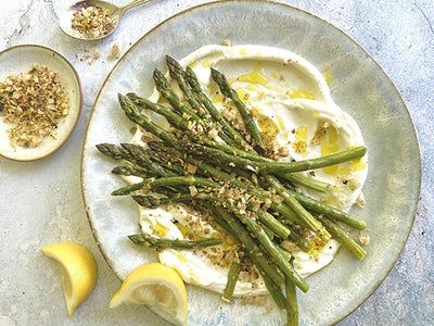 GRILLED ASPARAGUS ON COTTAGE CHEESE CREAM