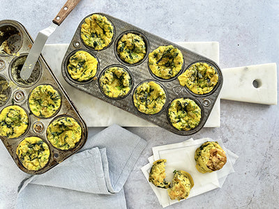 MINI OMELETTES AUX ÉPINARDS ET HERBES FRAÎCHES