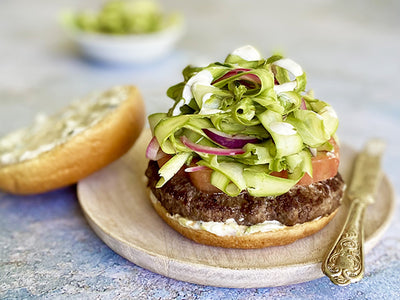 BURGER À LA SALADE D’ASPERGES