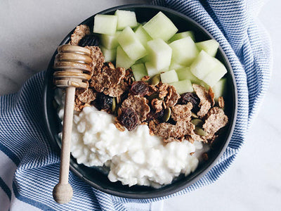 DÉJEUNER COTTAGE & GRANOLA CACAO ET CANNEBERGES