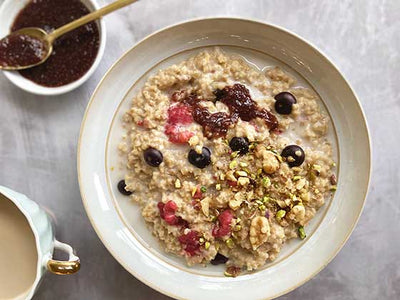 OATMEAL WITH PEANUT BUTTER, NUTS AND BERRIES