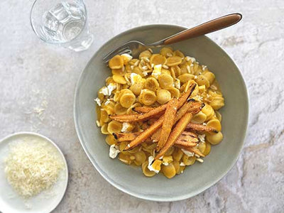 ORECCHIETTE AUX CAROTTES GRILLÉES, NOIX ET FROMAGE