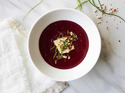 VELOUTÉ DE BETTERAVES, TOFU SOYEUX ET AMANDES FUMÉES