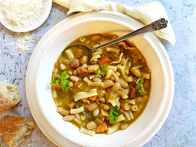 SOUPE PASTA FAGIOLE À LA CROÛTE DE PARMESAN