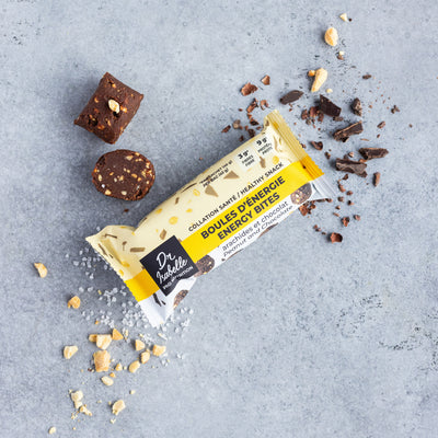 Des boules d'énergie aux arachides et chocolat : une collation protéinée et gourmande signée Isabelle Huot Docteure en nutrition. // Chocolate peanut energy balls: a gourmet protein snack from Isabelle Huot, Doctor of Nutrition. 