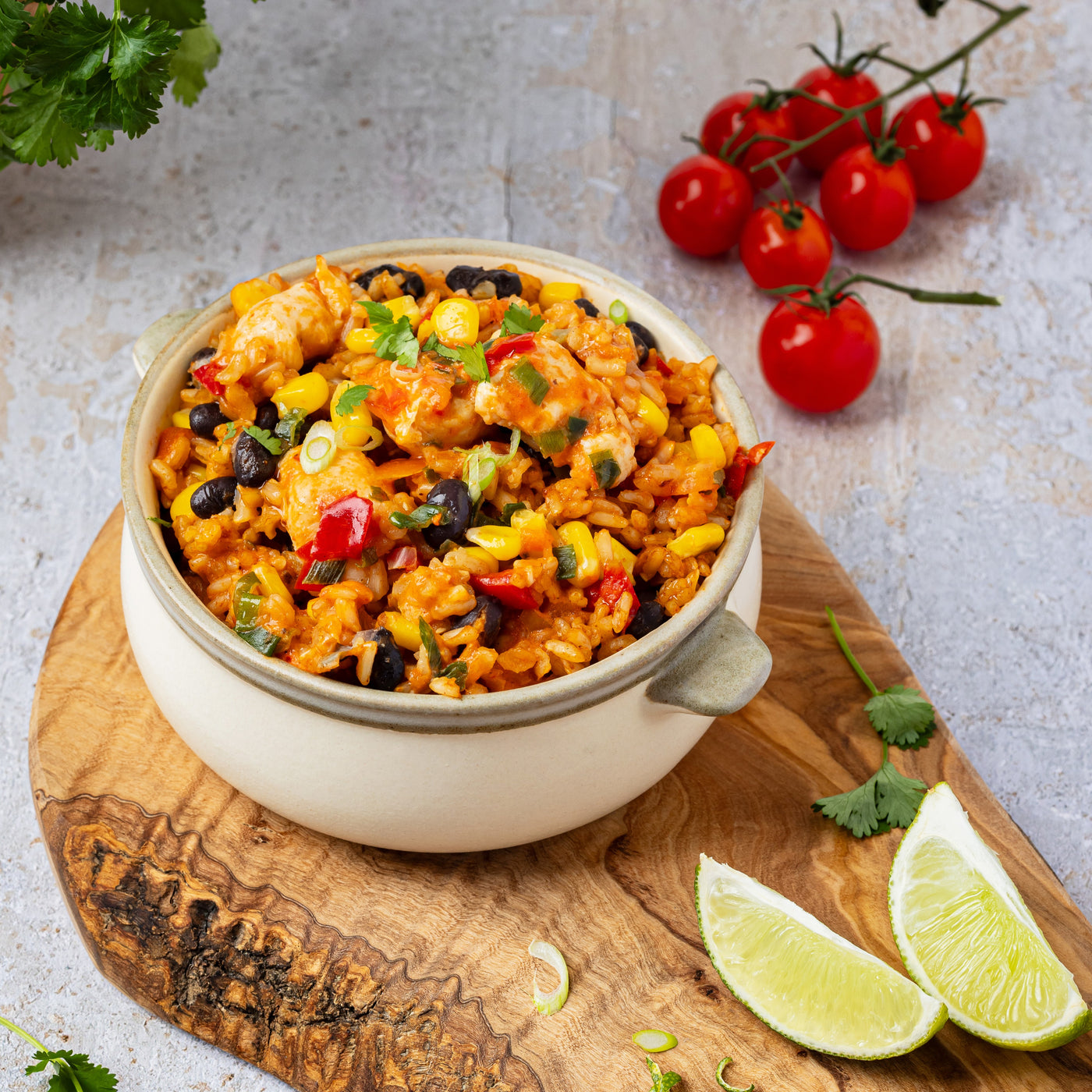 Découvrez le festin mexicain, un repas nutritif, protéiné et savoureux, signé Isabelle Huot, docteure en nutrition. Le tout, prêt en 5 minutes au micro-ondes. // Discover the Mexican feast, a nutritious, protein-packed, and tasty meal created by Isabelle Huot, PhD in nutrition. Ready in 5 minutes in the microwave. 