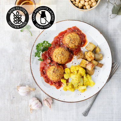 3 galettes de falafels déposées sur une sauce tomate légèrement épicée. Le tout, accompagné de pommes de terre rôties et des choux-fleurs. Un plat coloré, végétarien et savoureux. Un repas sans gluten et sans produits laitiers. // 3 falafel patties on a lightly spiced tomato sauce. Accompanied by roasted potatoes and cauliflower. A colorful, vegetarian and tasty dish. A gluten-free, dairy-free meal.