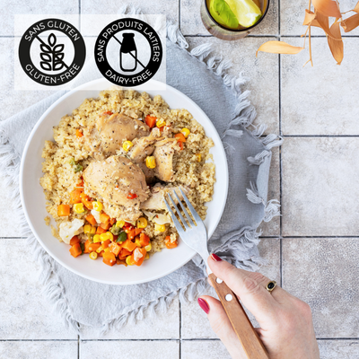 Délicieux plat de poulet au gingembre, accompagné de légumes variés et servi sur un lit de quinoa cuit. Un plat savoureux prêt en 5 minutes à découvrir. Un repas sans gluten et sans produits laitiers. // Delicious ginger chicken dish, accompanied by a variety of vegetables and served on a bed of cooked quinoa. A tasty dish ready in 5 minutes. A gluten-free, dairy-free meal.