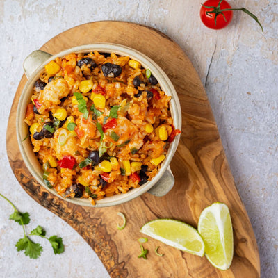 Découvrez le festin mexicain, un repas nutritif, protéiné et savoureux, signé Isabelle Huot, docteure en nutrition. Le tout, prêt en 5 minutes au micro-ondes. // Discover the Mexican feast, a nutritious, protein-packed, and tasty meal created by Isabelle Huot, PhD in nutrition. Ready in 5 minutes in the microwave. 